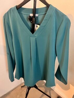Youtalia NWT Teal Roll Tab Sleeve Blouse | Size Medium